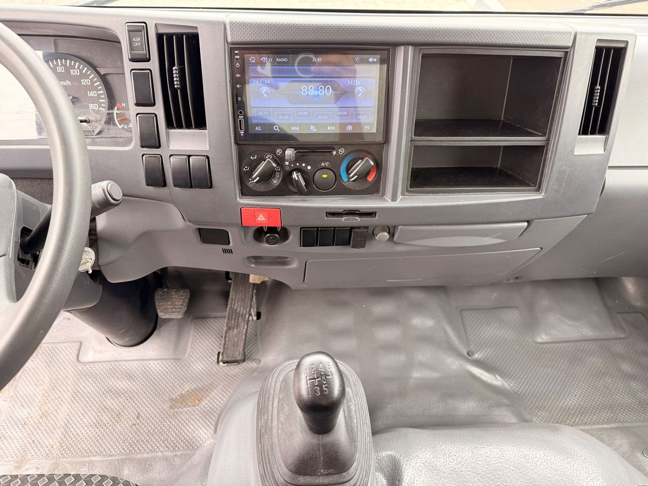 Isuzu NPR Isuzu NPR 14Ft