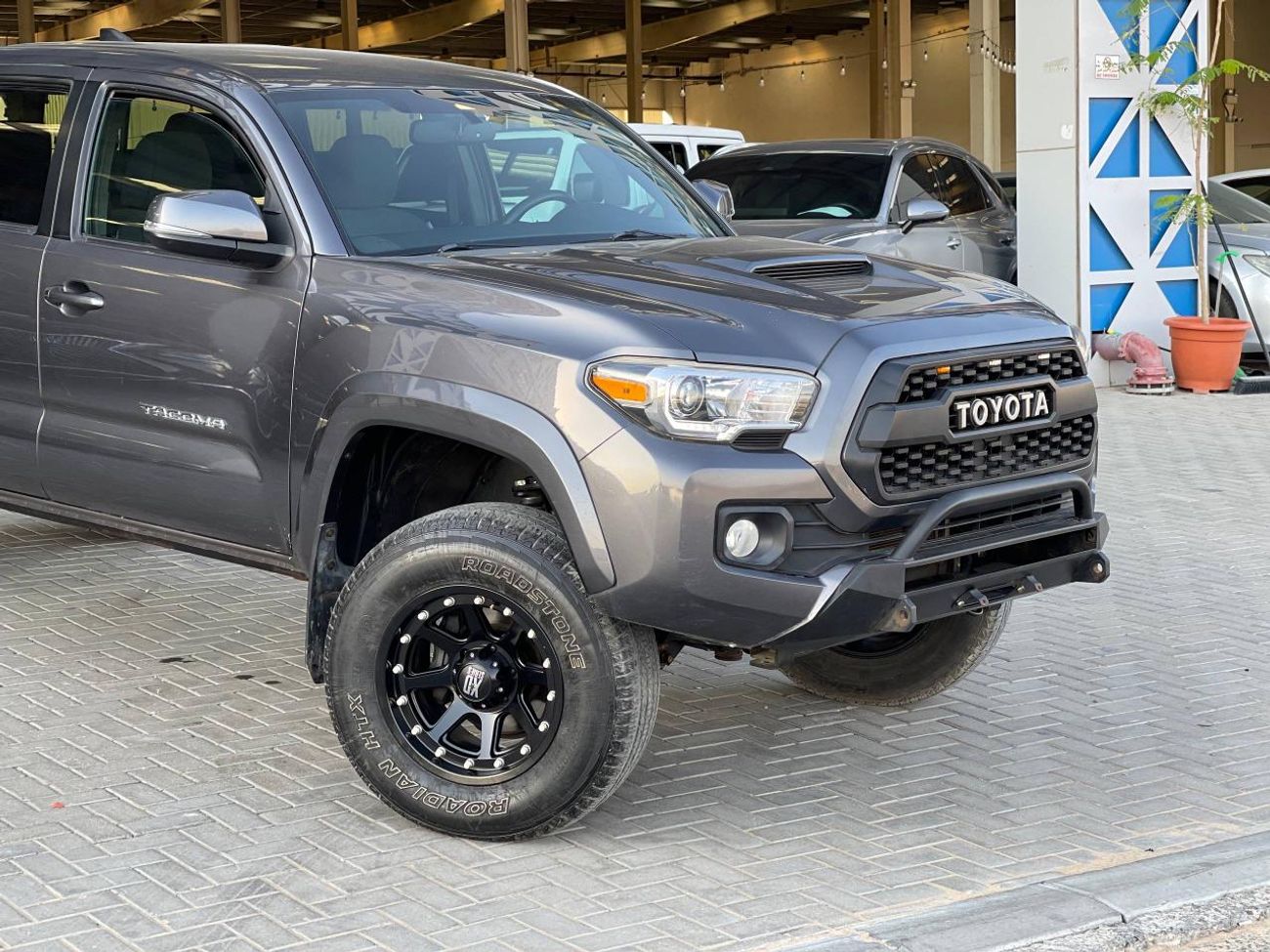تويوتا تاكوما TRD / V6 / طويل / دخول بدون مفتاح / تشغيل بدون مفتاح / شاشة كبيرة / بحالة ممتازة