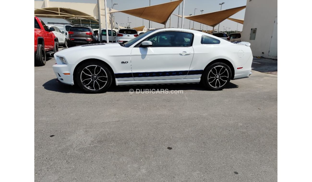 Ford Mustang 2014 model GT 5.0 Full options panorama roof Gulf specs
