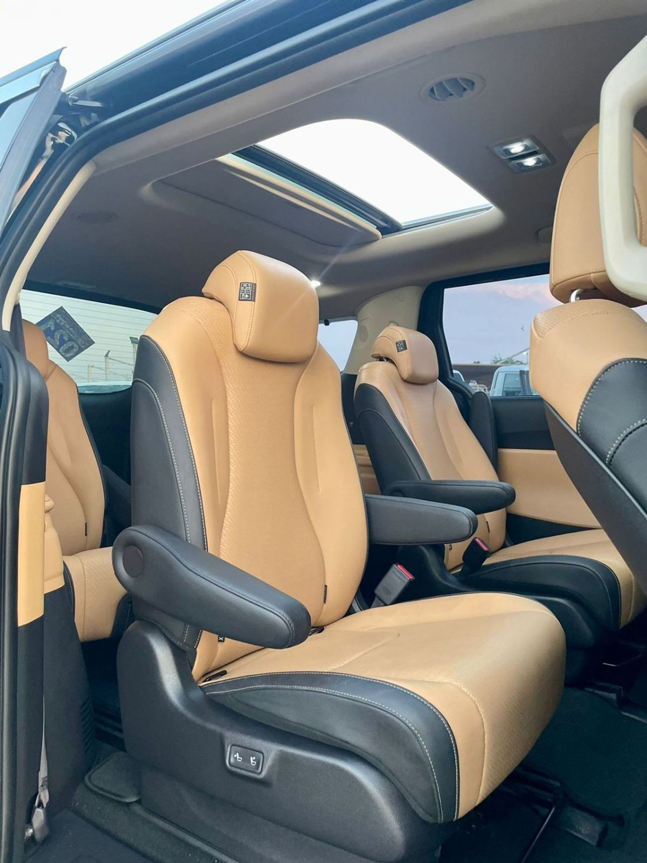 Kia Carnival 2021 Kia Carnival Exclusive Diesel Korean Specs Orignal Paint - 360* CAM - Panoramic View - 6 seater