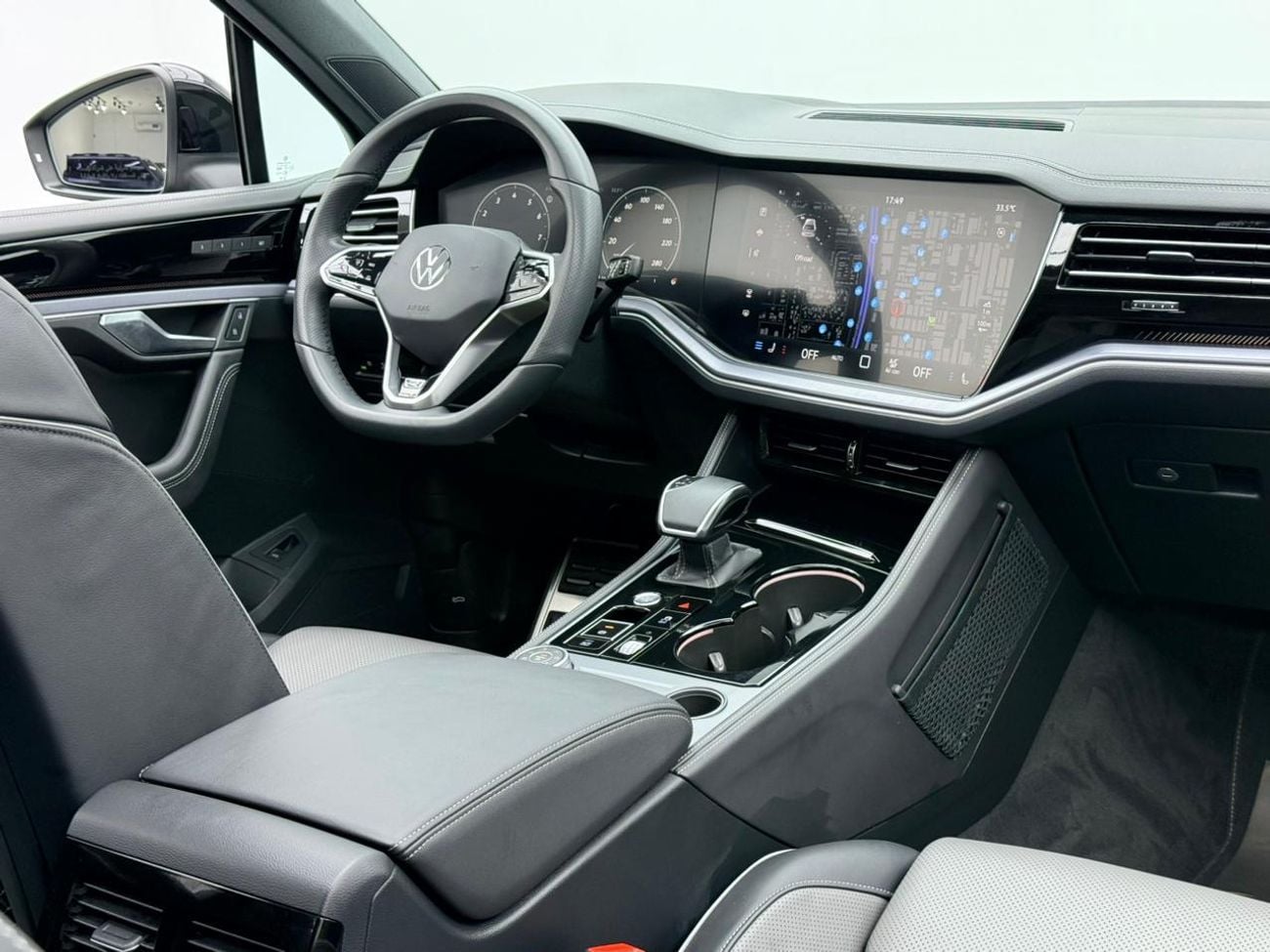 فولكس واجن طوارق  2024 Volkswagen Touareg, 2029 VW Warranty + Service Pack, Full VW Service History, GCC