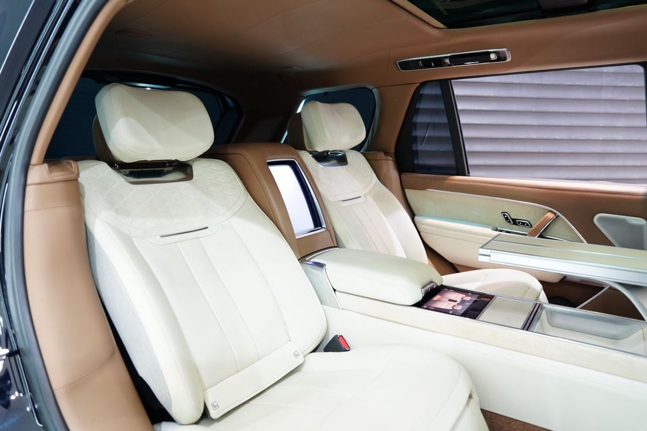 لاند روفر رينج روفر SV LWB P530 2023 Vogue SV LWB, Two-Tone Interior, Executive Rear Seat w/ Entertainment, Al Tayer Warr + Serv!!