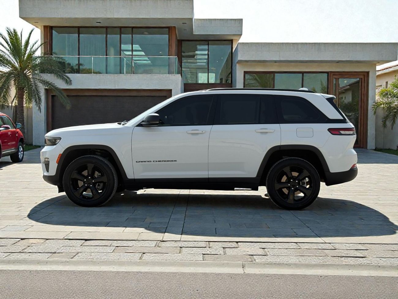Jeep Grand Cherokee Altitude 3.6L 2022 | GCC SPECS | AED 2,580 PER MONTH | Agency Warranty & Valid Service Contract.