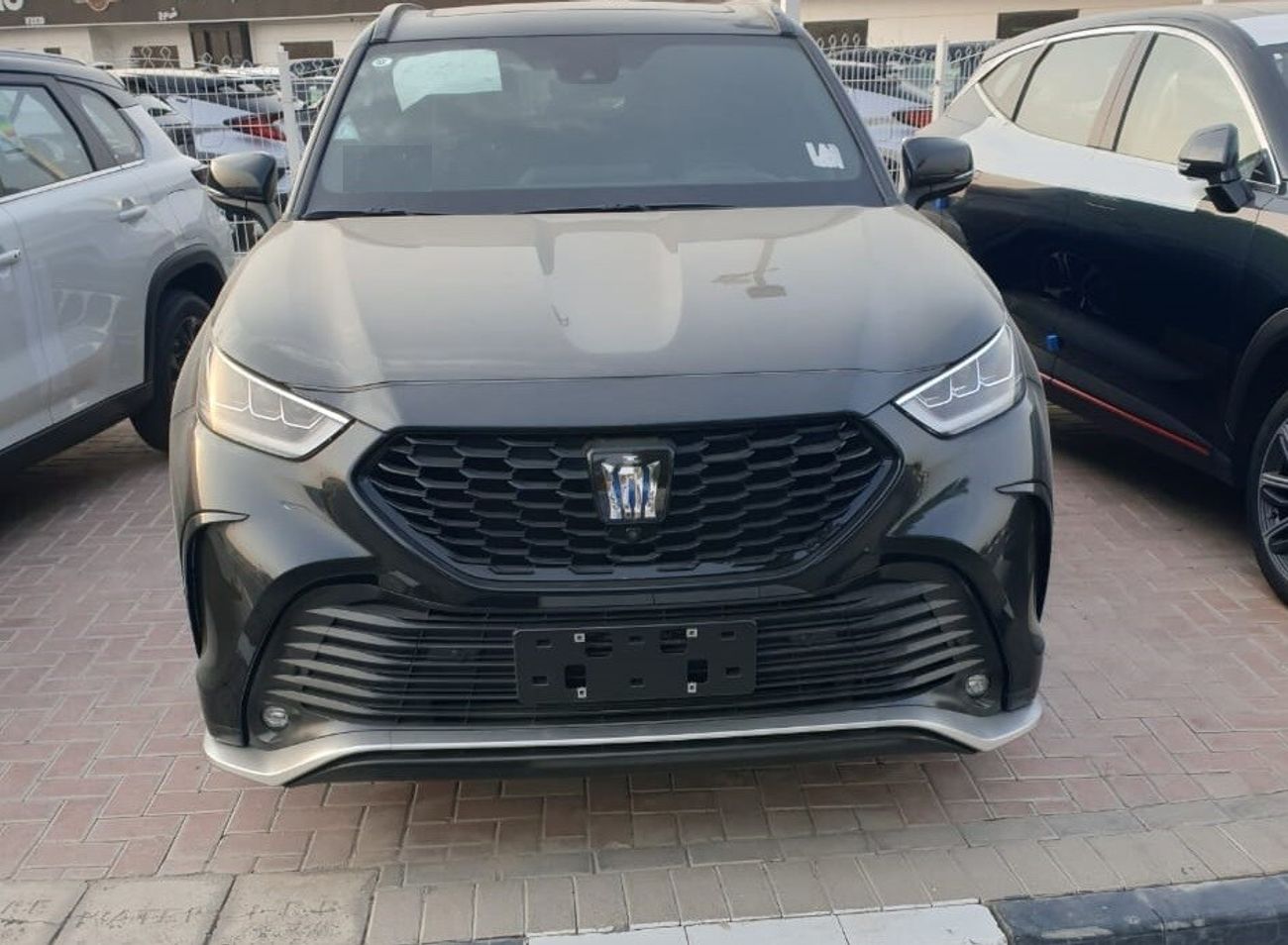 Toyota Crown - KLUGER E-FOUR (HYBRID)