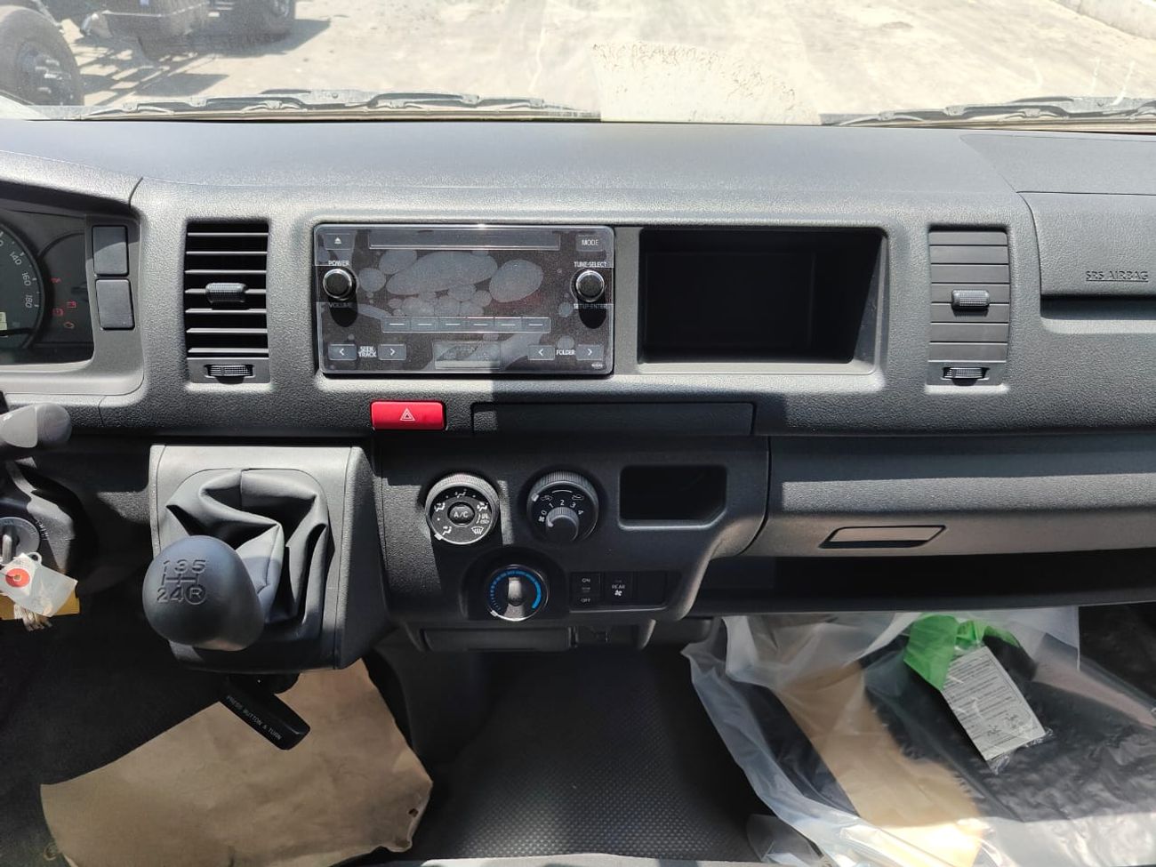 Toyota Hiace 2025 Toyota Hiace (Old-Shape) High-Roof 16-Seater Passenger Van 2.7L 4-Cyl Petrol M/T RWD For Africa