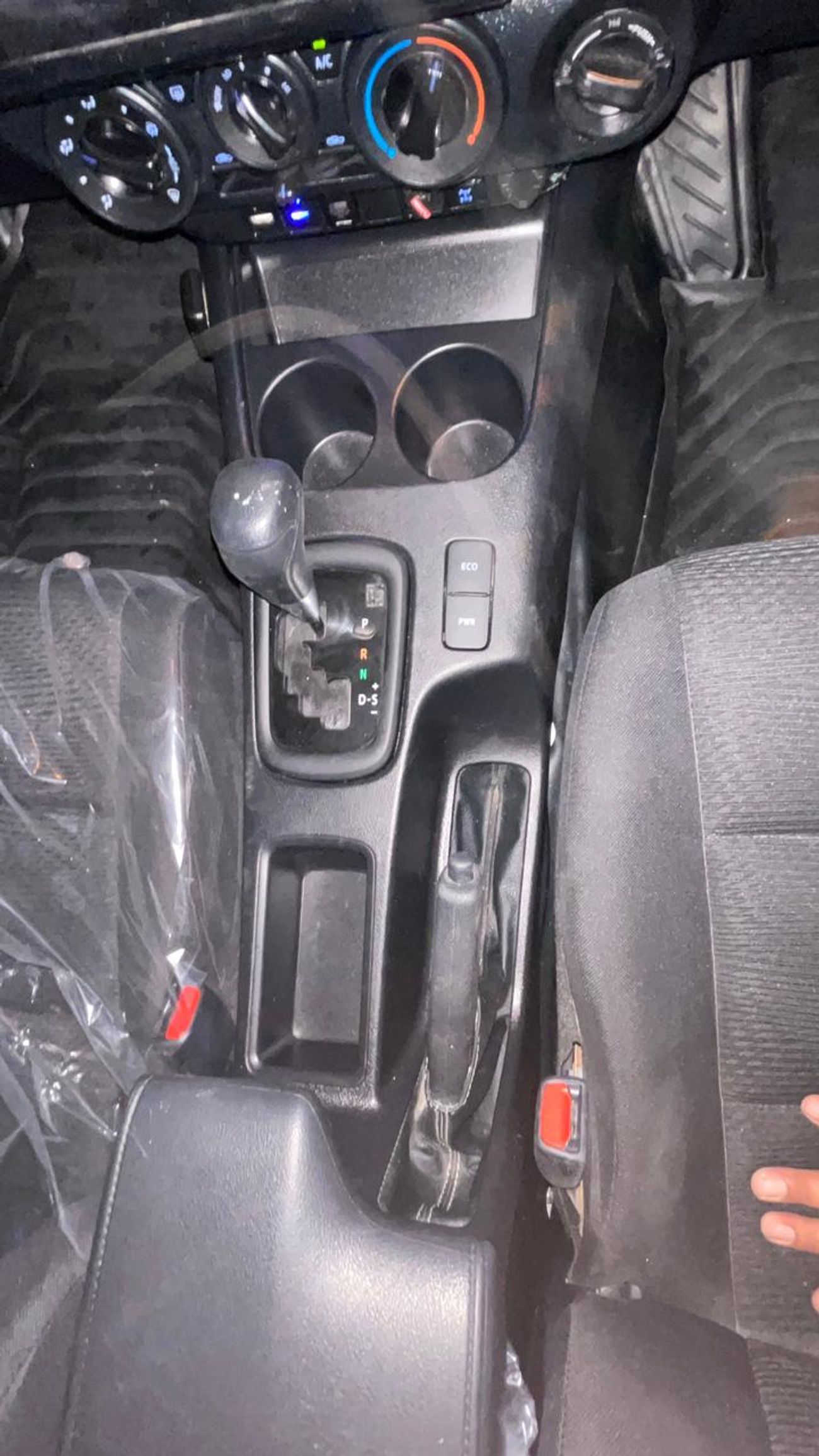 Toyota Hilux DIESEL 2.8 LITER  ,RIGHT HAND DRIVE ,AUTOMATIC GEAR