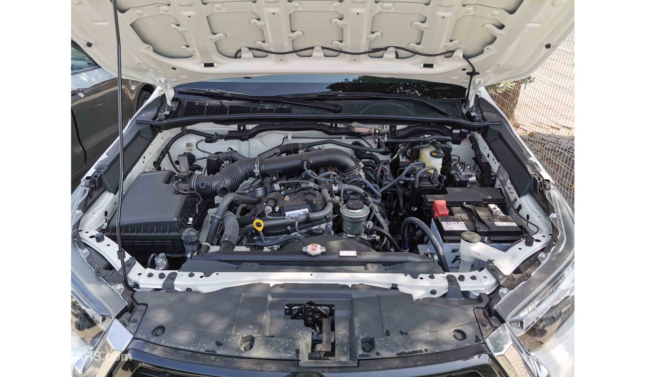 تويوتا هيلوكس 2.7L Petrol, Auto Gear Box, Alloy Rims (CODE # THBS03)