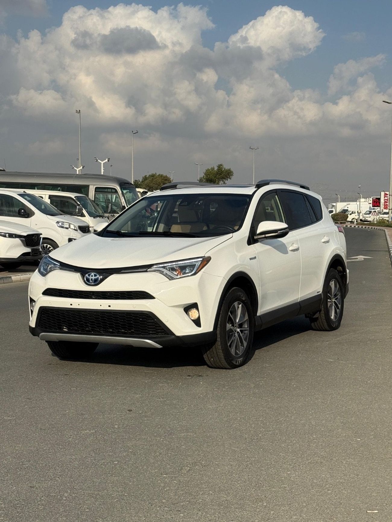 Toyota RAV4 2018 TOYOTA RAV4 XLE HYBRID