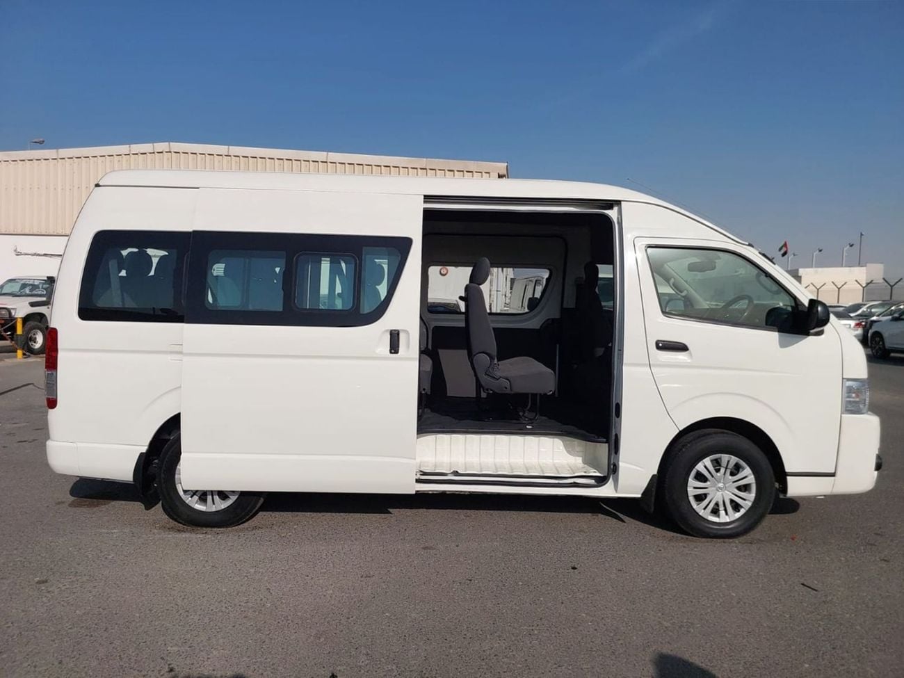 Toyota Hiace TOYOTA HIACE COMMUTER VAN RHD 2015 MODEL 3.0 L DIESEL AUTOMATIC(PM15677)