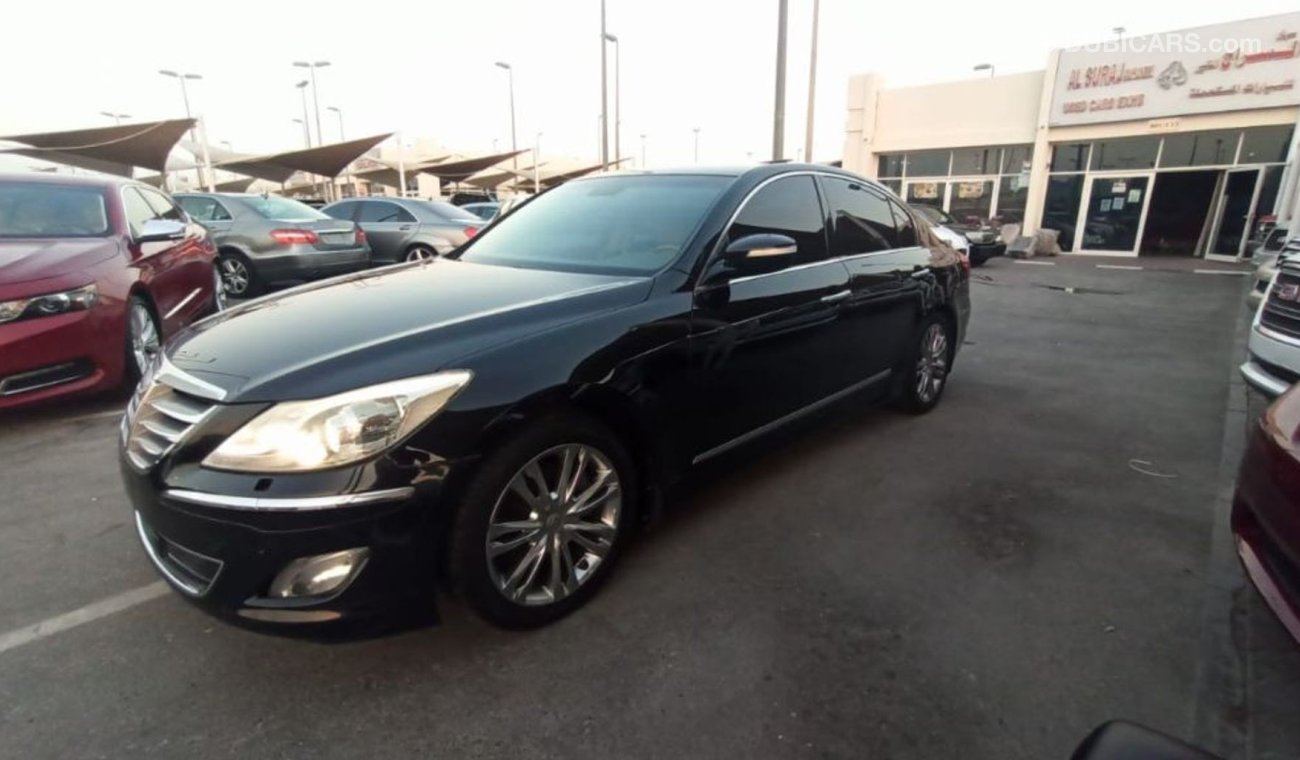 Hyundai Genesis Hyundai Genesis GCC  model 2013 in excellent condition