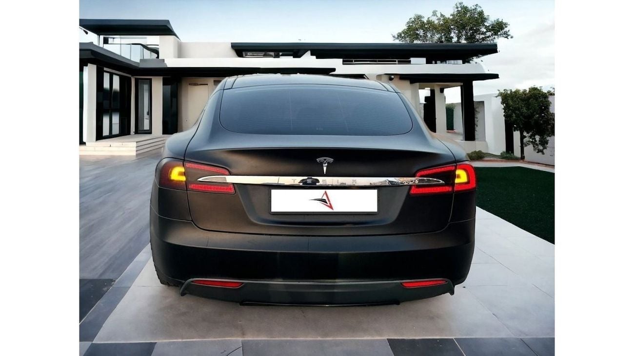 تسلا Model S تيسلا موديل S P85D 2015 | دول مجلس التعاون الخليجي | محرك مزدوج | فش | العديد من الإضافات