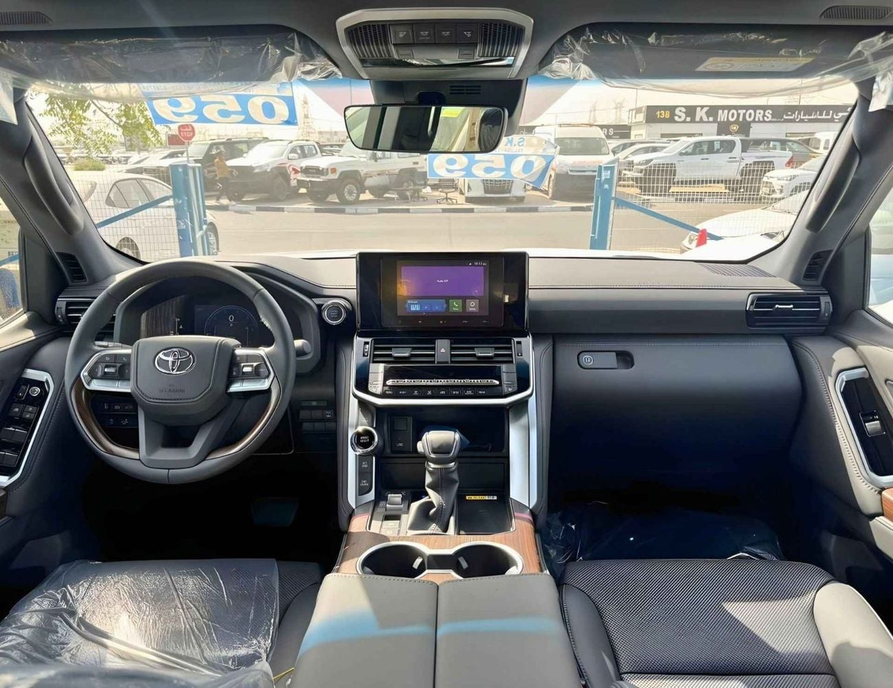 تويوتا لاند كروزر GXR HIGH OPTION / 4.0L PETROL V6 / RADAR / REAR ENTERTAINMENT SCREENS  (CODE # GXR41H)