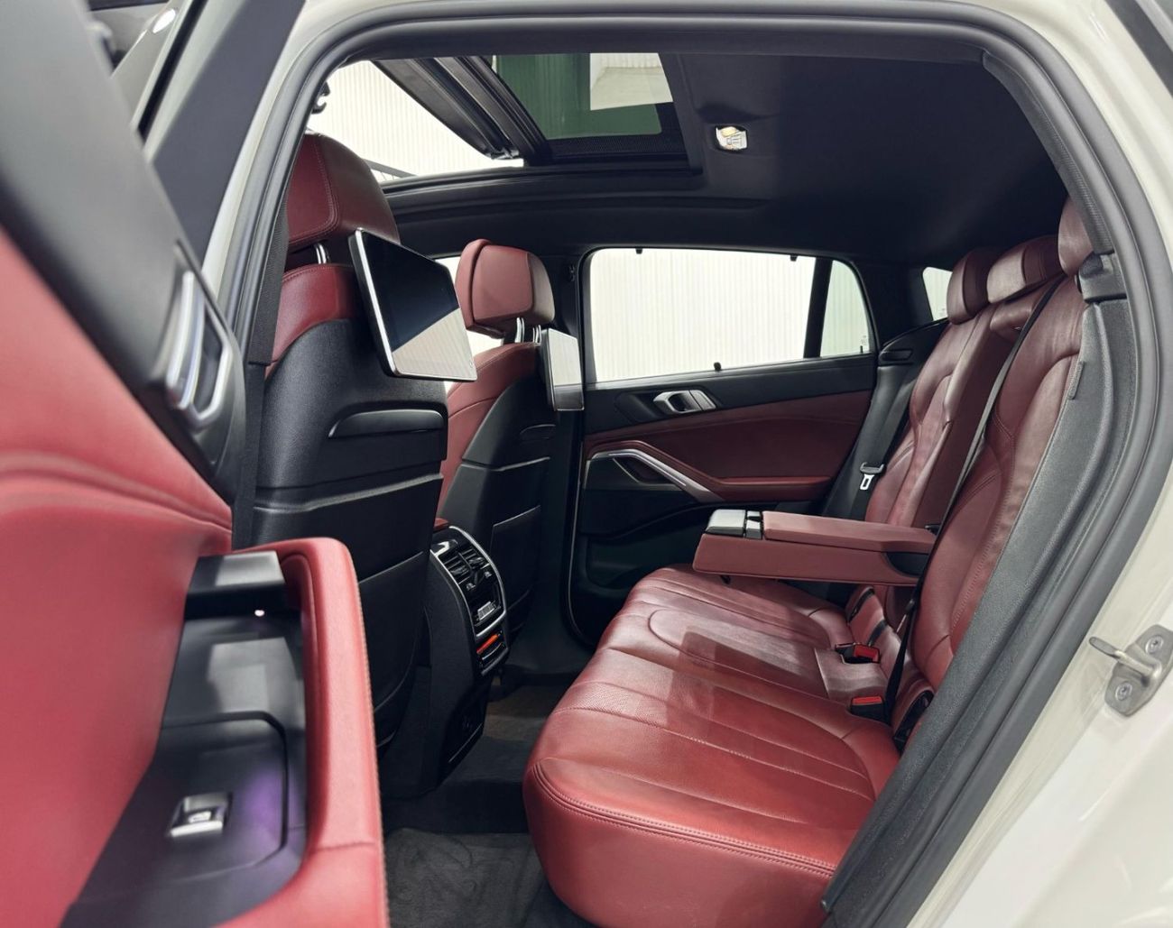 بي أم دبليو X6 40i M Sport 3.0L 2022 BMW X6 xDrive40i M-Kit, 2027 BMW Warranty + Service Pack, Fully Loaded, Low Km