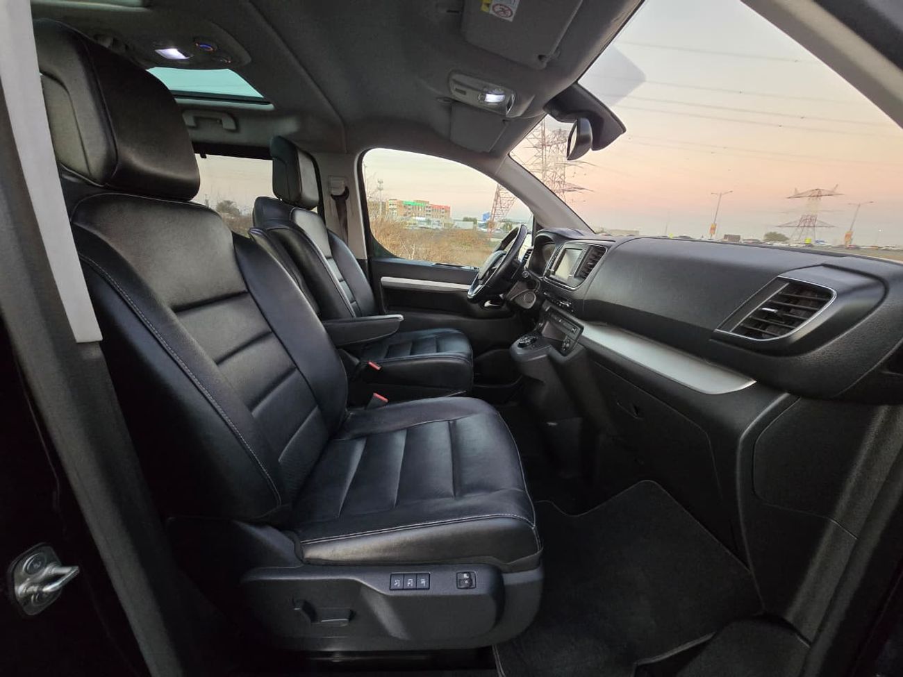 Peugeot Traveller PEUGEOT TRAVELLER VIP DIESEL 2020 2KEYS // FULL OPITION // ORGINAL PAINT