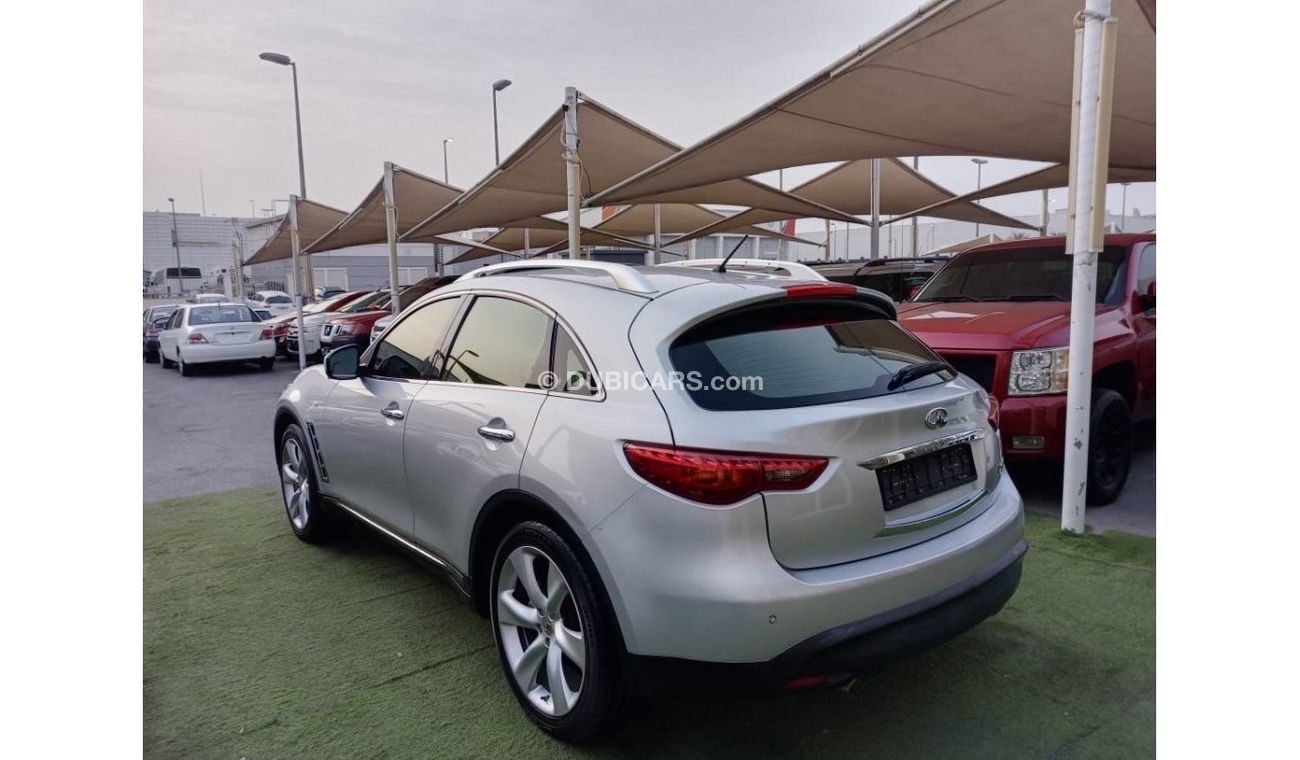 Infiniti FX50 Infiniti FX50 Gulf model 2009, paint, agency number one, leather hatch, sensors, alloy wheels, cruis
