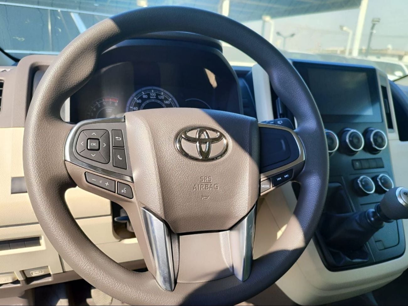 Toyota Hiace - Toyota Hiace GL HIGHROOF / 13 SEATER / REAR CAMERA / 3.5L PETROL A/T / WHITE BUMPER