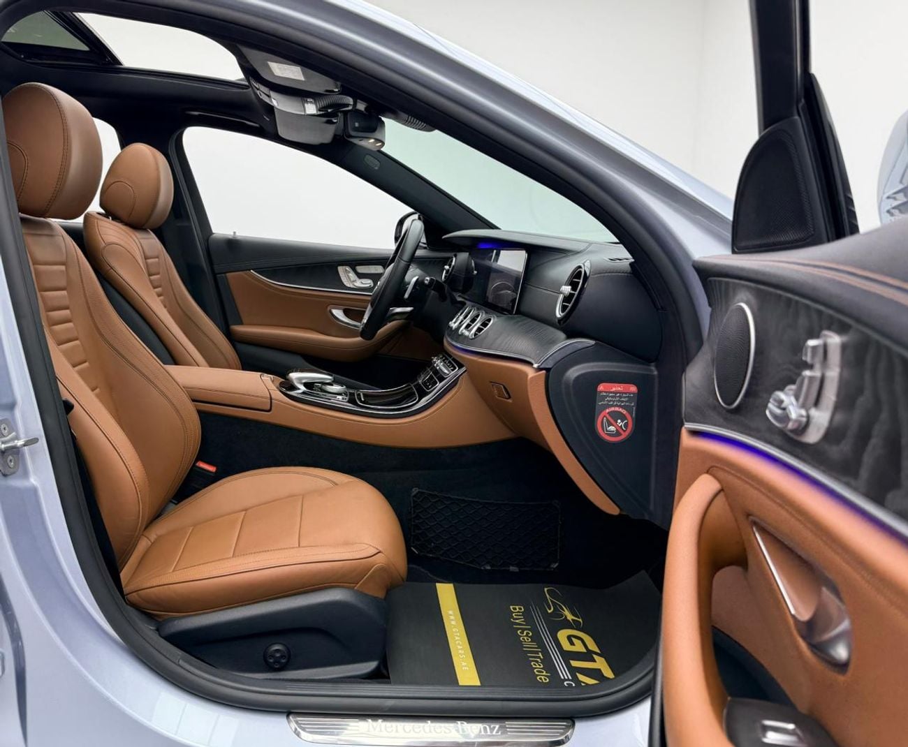 مرسيدس بنز E300 2017 Mercedes-Benz E300, Service History, Fully Loaded, Excellent Condition, GCC