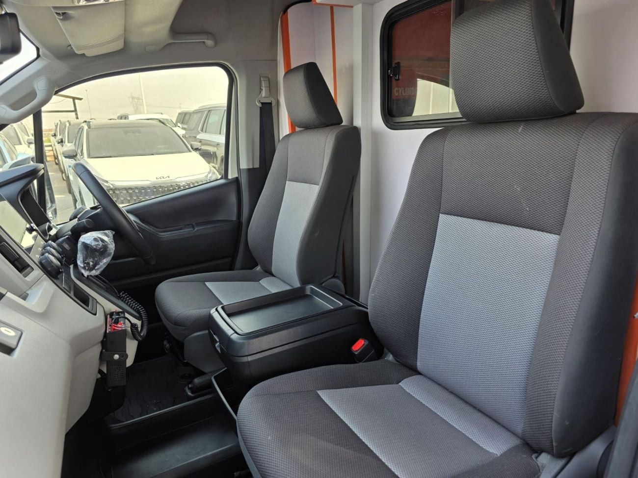 Toyota Hiace DLS - STD ROOF FUEL DIESEL ,ENGINE CAPACITY 2800 CC ,RIGHT HAND DRIVE ONLY FOR EXPORT