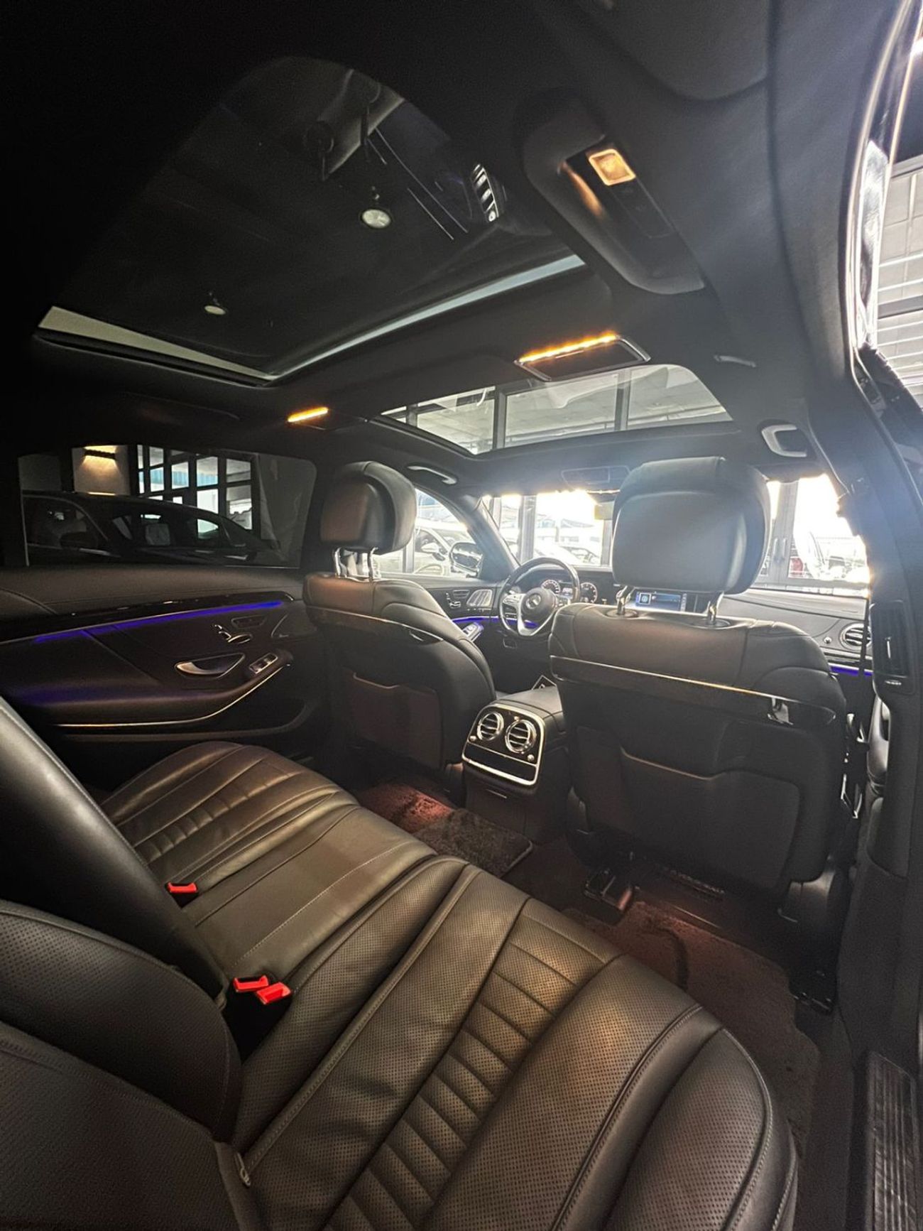 Mercedes-Benz S 560 Std 4.0L (469 HP)