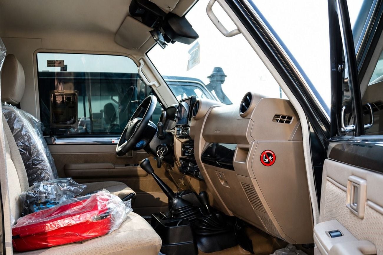 تويوتا لاند كروزر بيك آب LC79 2.8 DIESEL MANUAL بابان