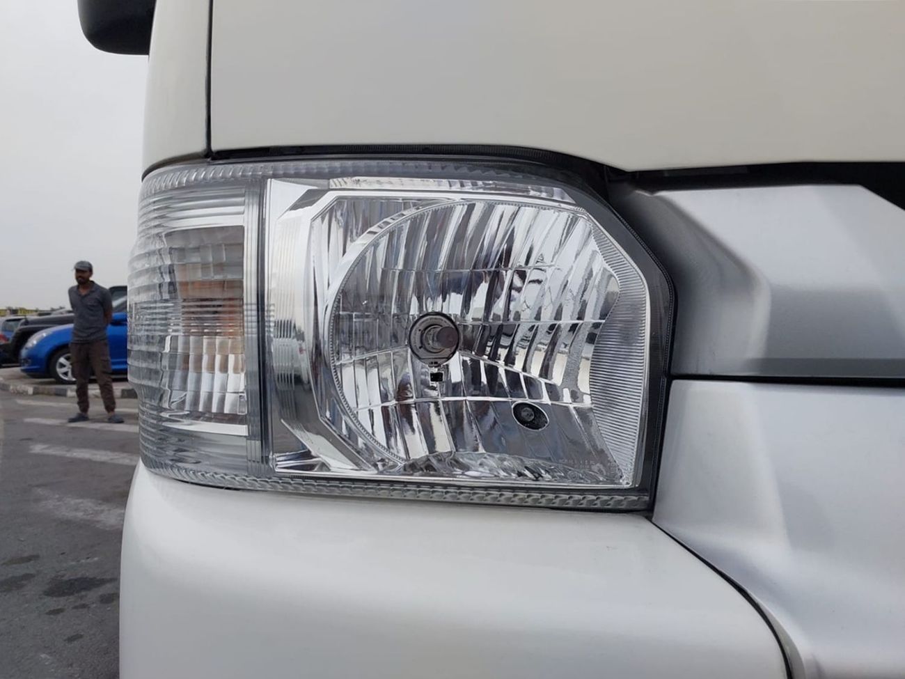 تويوتا هاياس (RAMADAN OFFER) TOYOTA HIACE COMMUTER VAN RHD 2016 MODEL 2.5 L DIESEL MANUAL(PM61244)