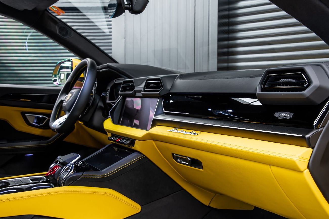 Lamborghini Urus Urus SE + B & W + Panorama + Massage seats + Ambient