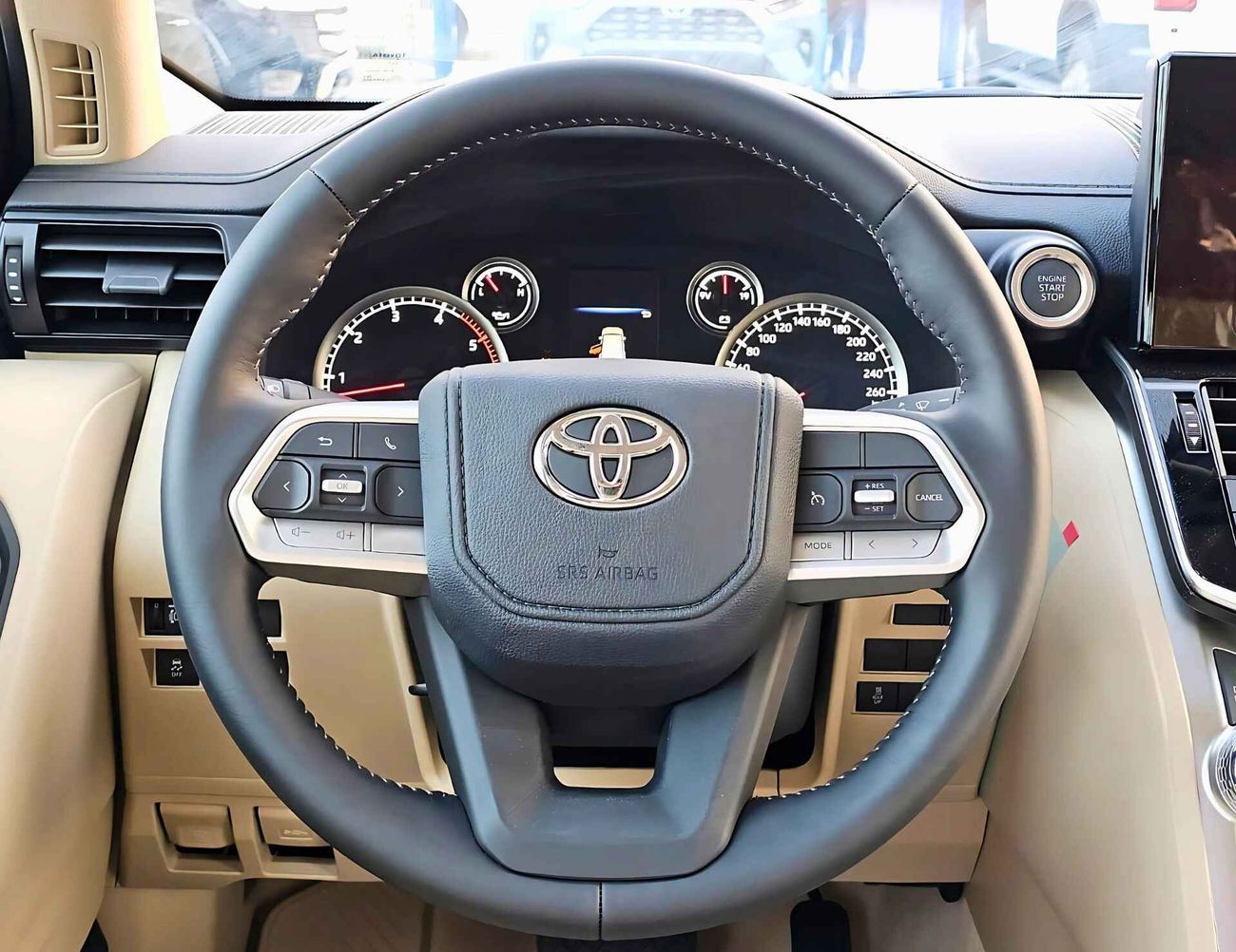 تويوتا لاند كروزر LC300 GXR / 3.3L V6 DIESEL / MID-STD DVD / DRIVER PWR SEAT / SUNROOF (CODE # GXR-G1)