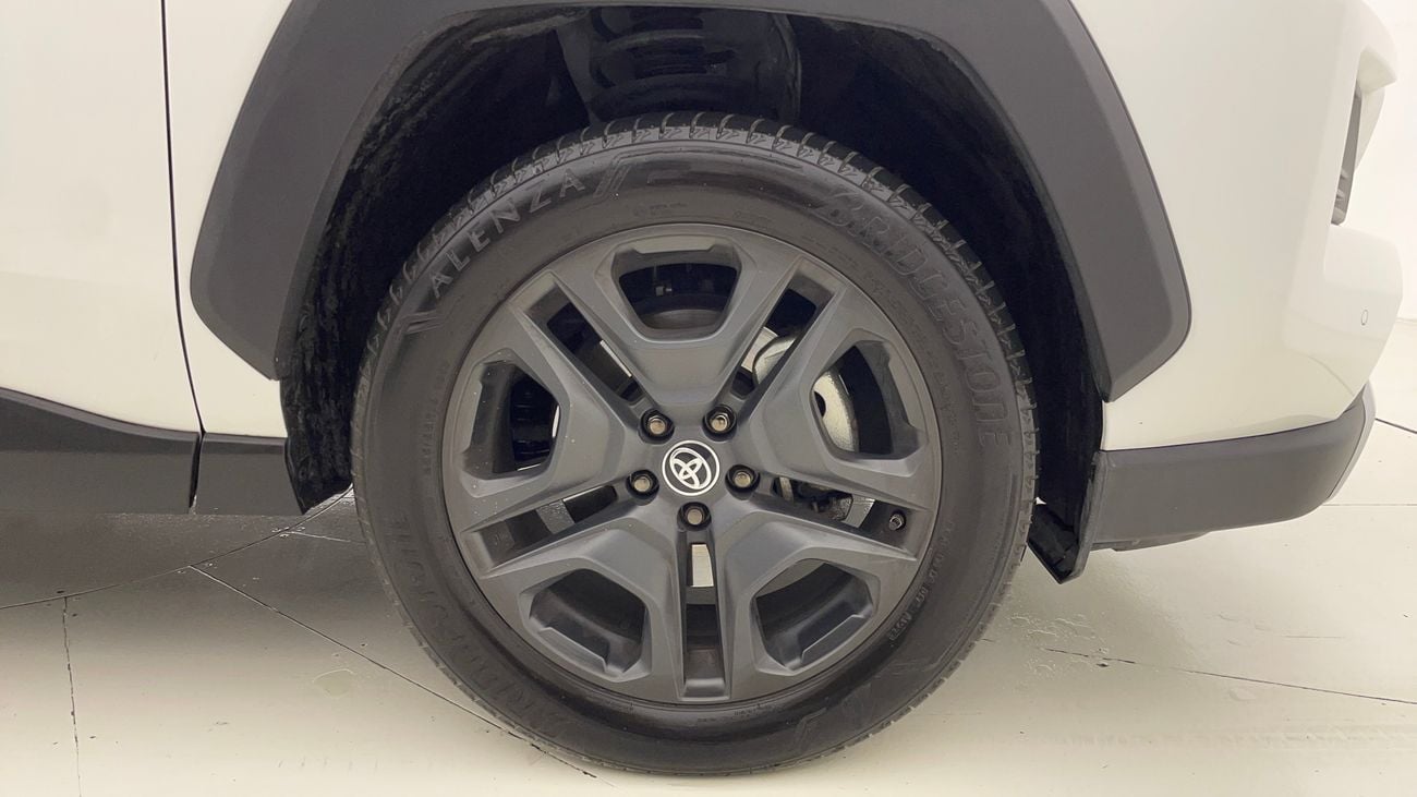 تويوتا راف ٤ ADVENTURE 2.5 | بدون دفعة مقدمة | اختبار القيادة في المنزل