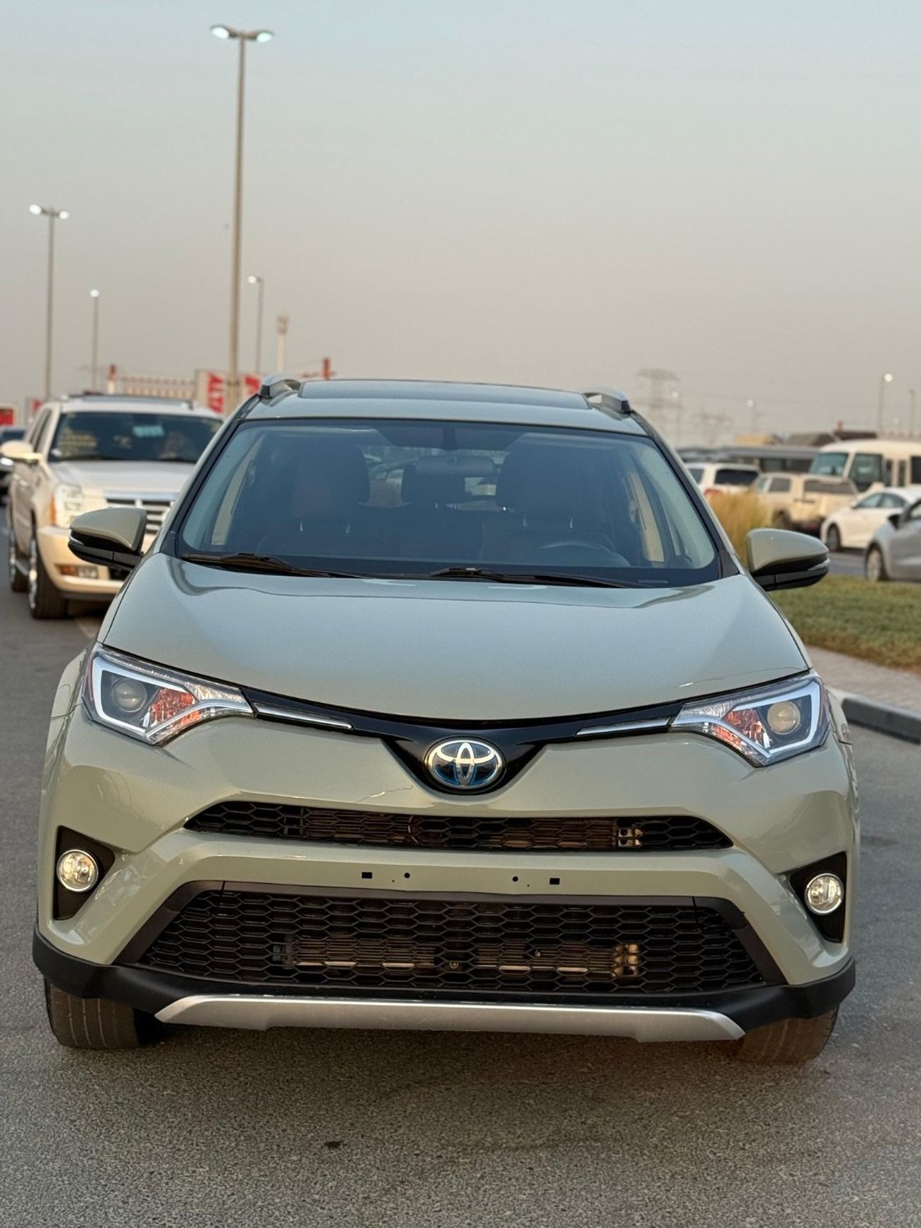 تويوتا راف ٤ Hybrid XLE 2.5 L full option