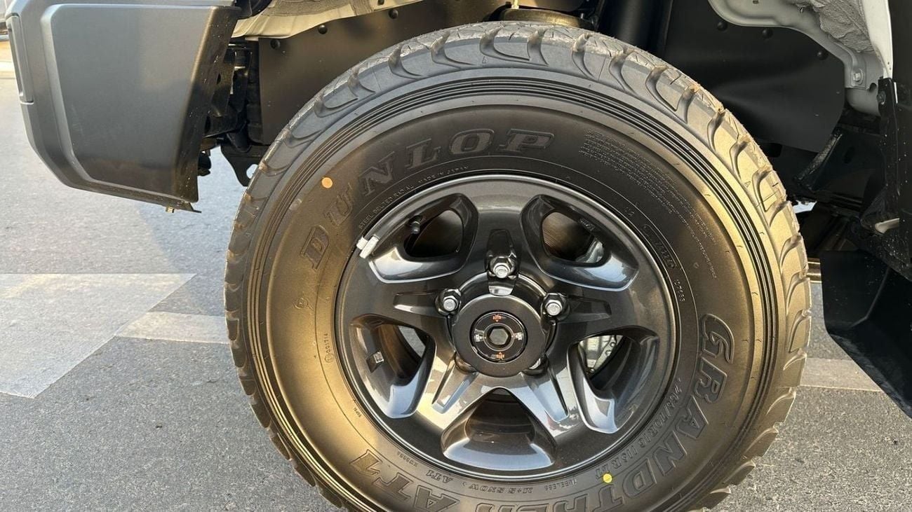 تويوتا لاند كروزر بيك آب AUTO 2.8 DIESEL