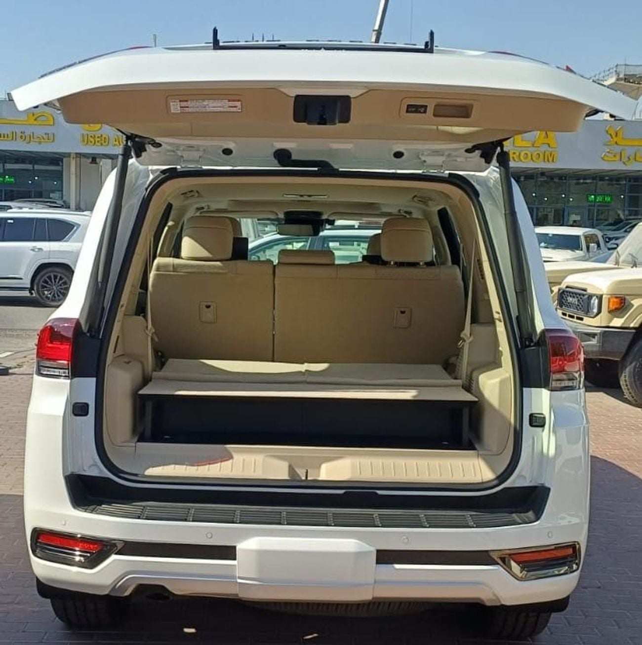 تويوتا لاند كروزر TOYOTA LAND CRUISER VXR 3.5L HYBRID COLOR WHITE MODEL 2025