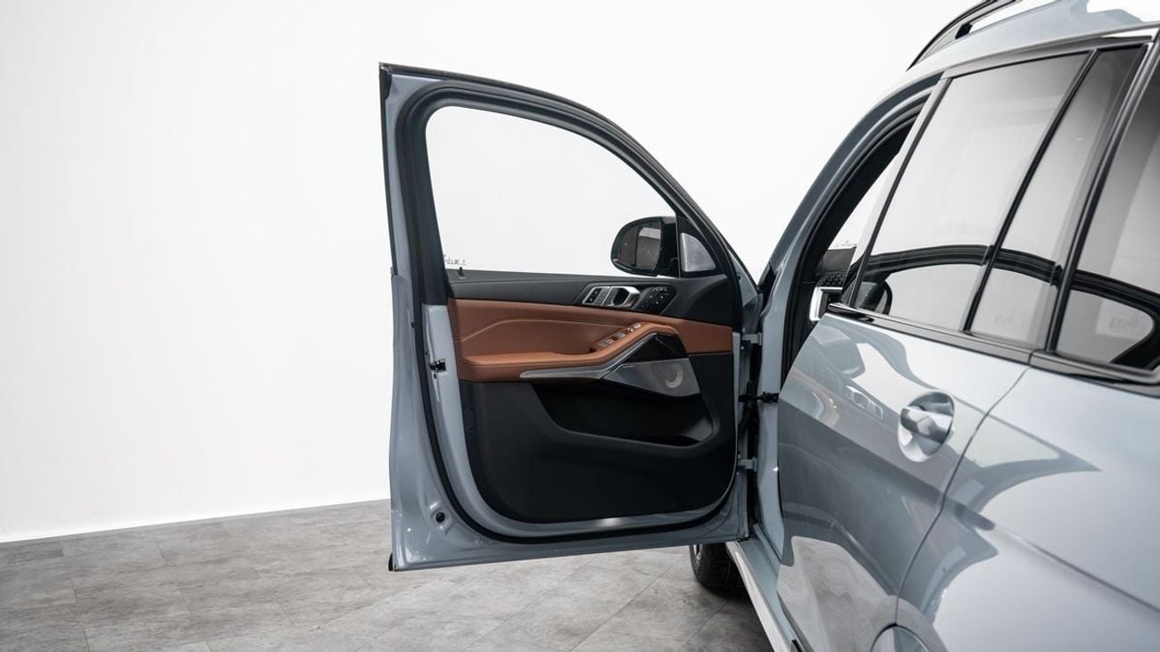 بي أم دبليو X7 M60i - 2025 - GCC - Under Warranty