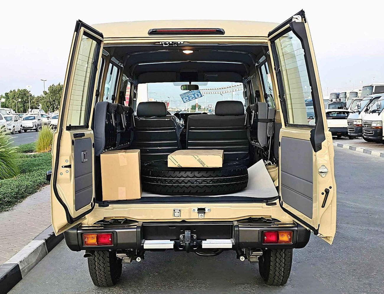 Toyota Land Cruiser 70 4.5L DIESEL / V8 / M/T / BASIC 3 DOOR / 4WD (CODE # 68082)