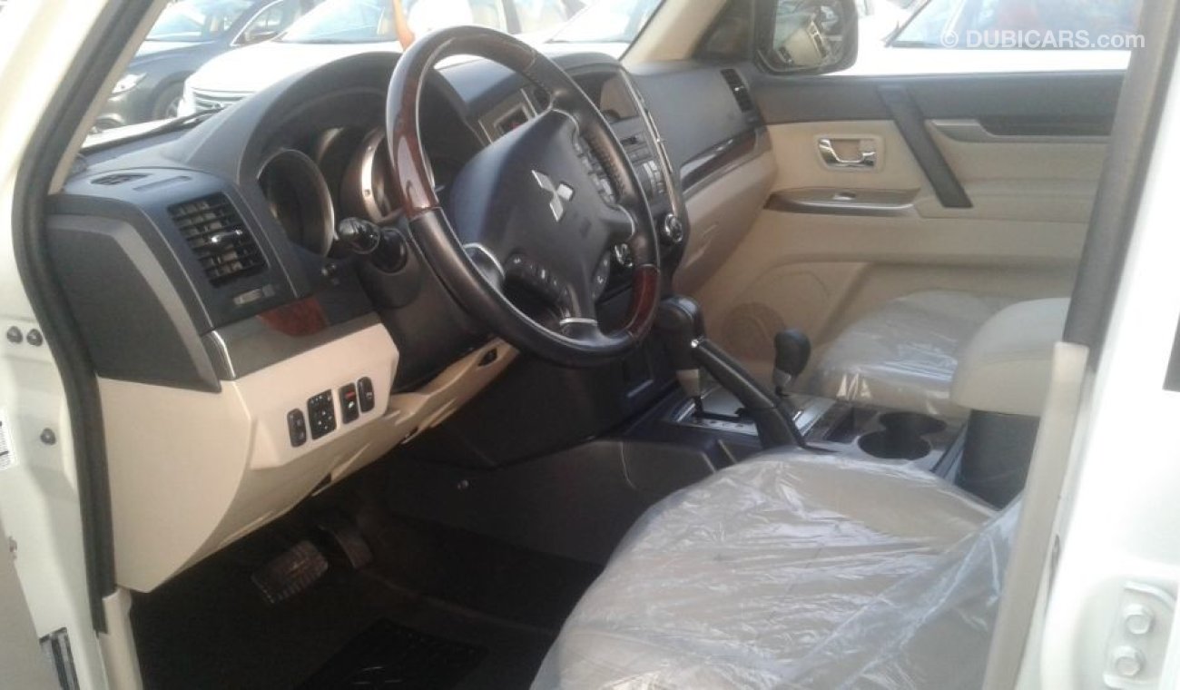 Mitsubishi Pajero NO PIANT NO ACCIDENT KHALIGE Full option