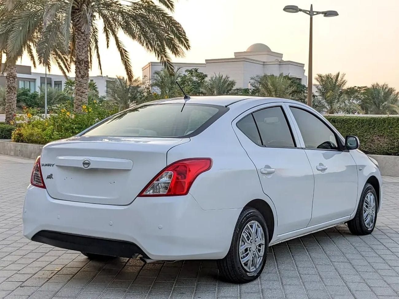Nissan Sunny SV GCC Immaculate Condition Low KM Family Sedan 4 Cylinder Fully Automatic