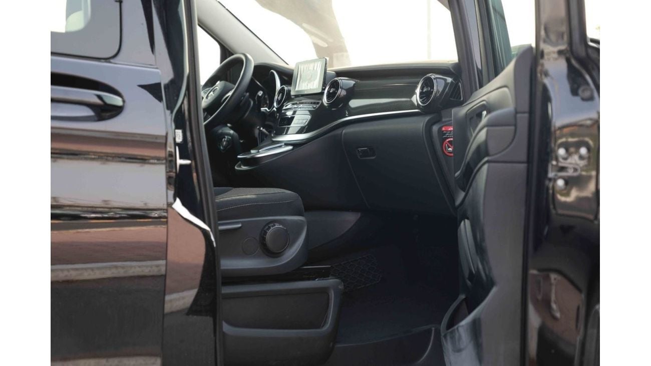 مرسيدس بنز V 250 2024 MBZ V250 2.0 4X2 VCLASS - أسود سبج ME داخل أسود | تصدير فقط