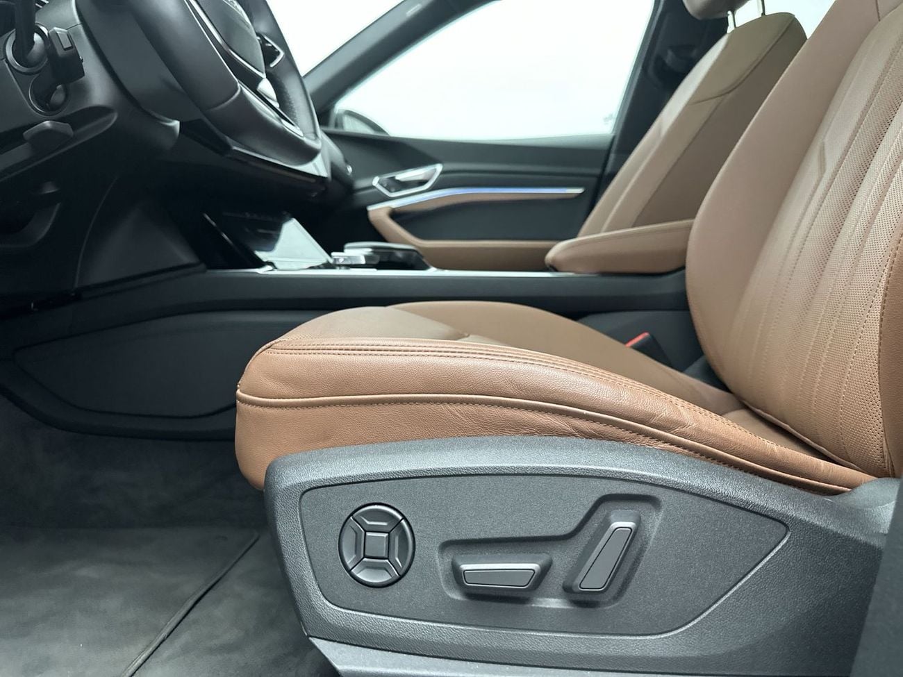 أودي إي ترون سبورتباك Sportback 55 S line 408hp (Ref# 47341)