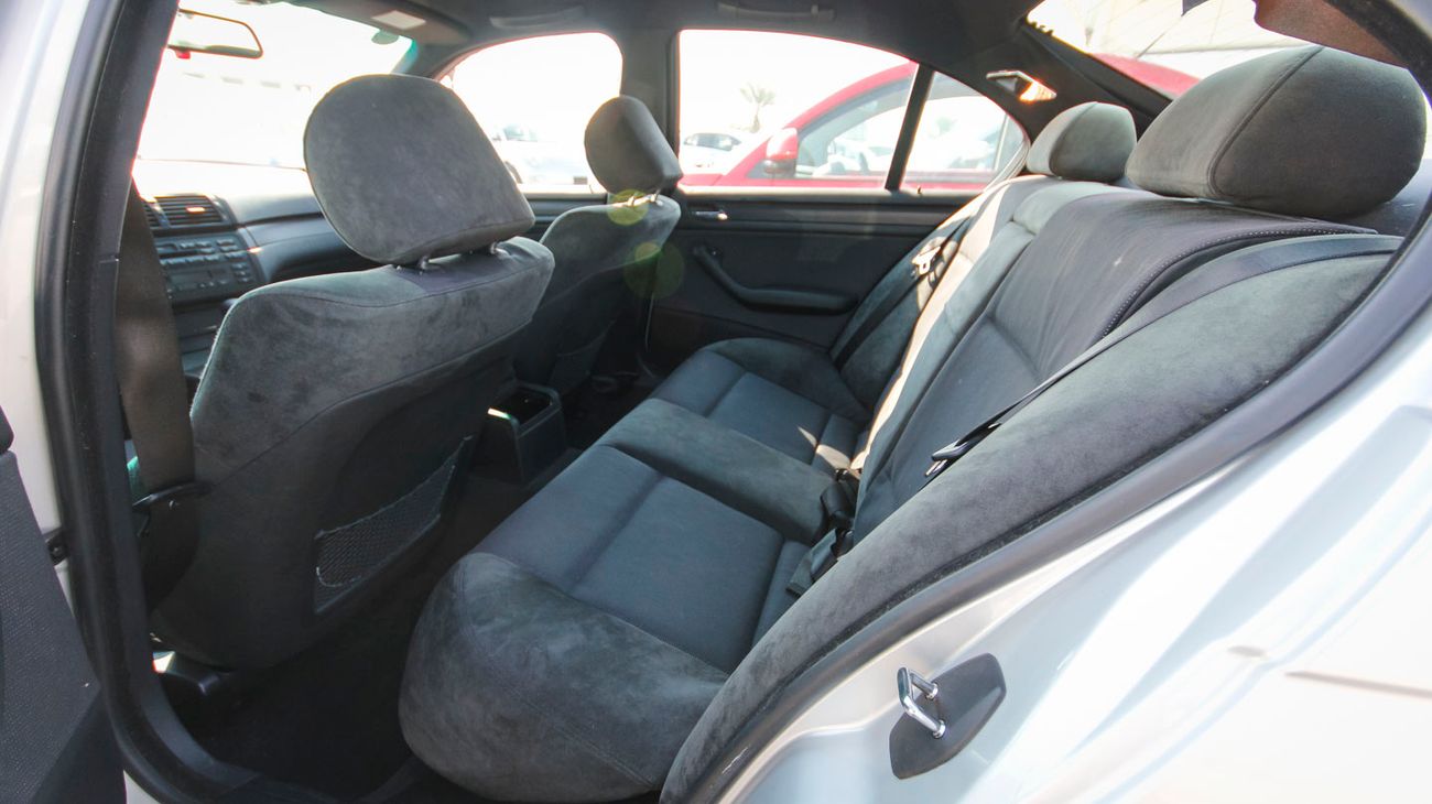 بي أم دبليو 325 i