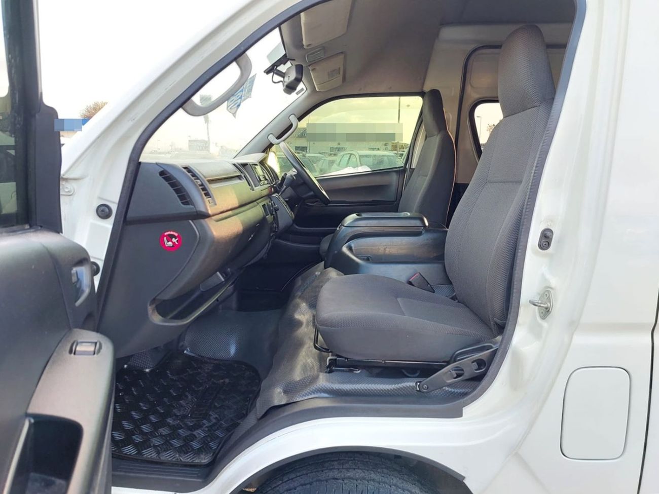 Toyota Hiace TOYOTA HIACE COMMUTER VAN RHD 2016 MODEL 3.0 L DIESEL AUTOMATIC(PM18509)