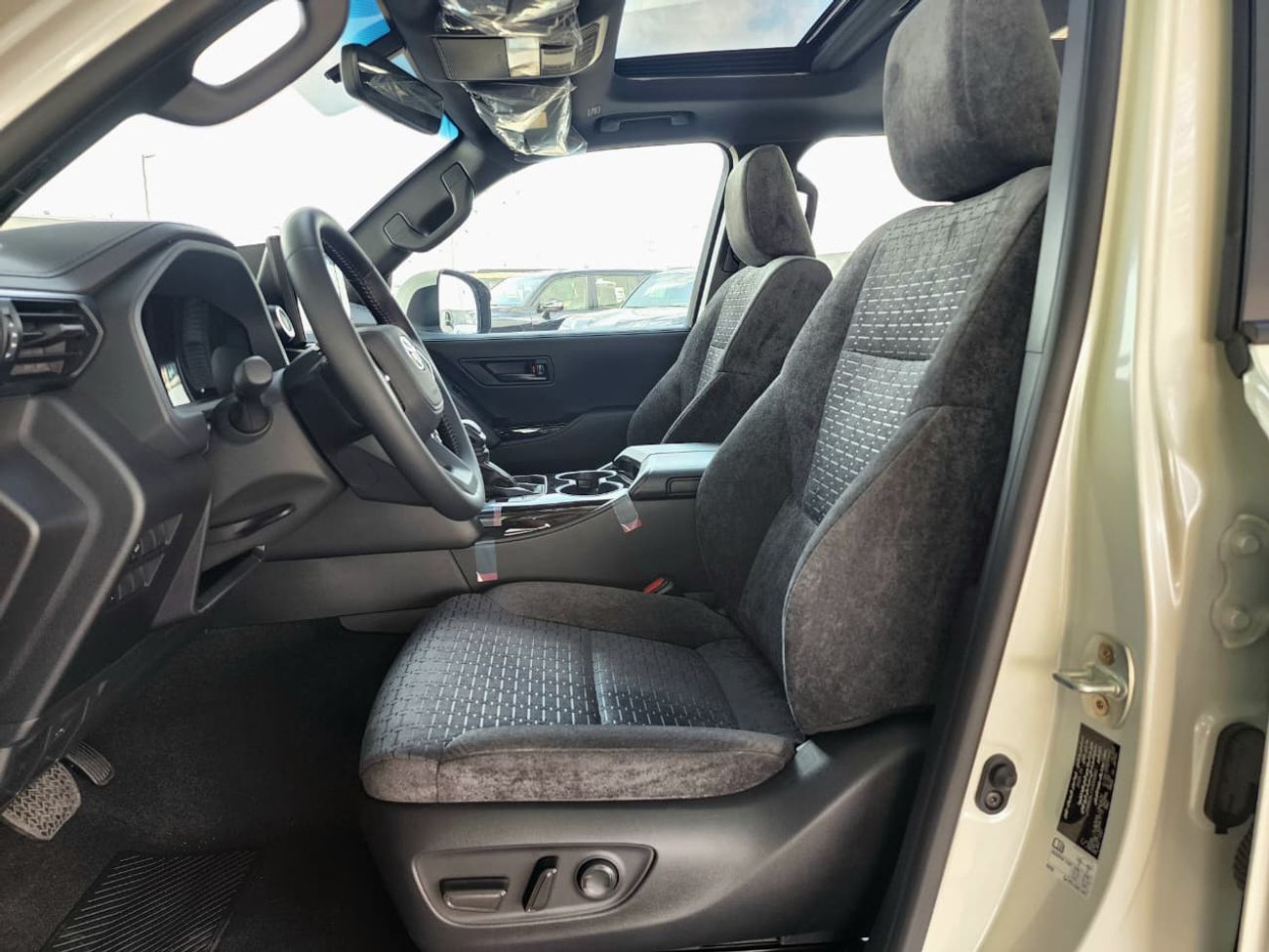 تويوتا لاند كروزر Toyota Land Cruiser GXR 3.5L Tween Turbo Model 2026 With Sunroof, Col Box, Power Seat,