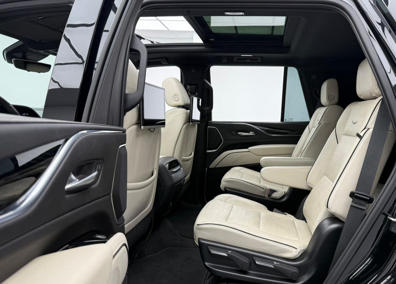 Cadillac Escalade 2023 Cadillac Escalade Platinum Luxury, 2028 Cadillac Warranty + Service Pack, Low Km, GCC