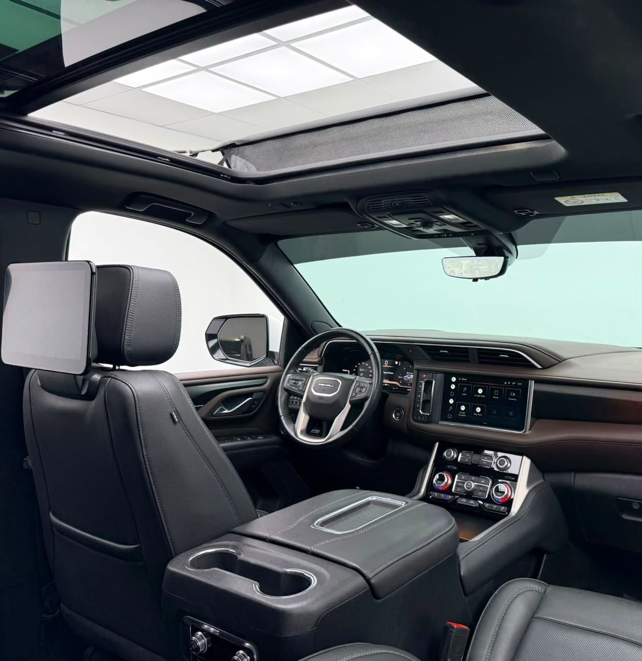GMC Yukon 2022 GMC Yukon Denali, GMC Service History, 1 Year Warranty, Excellent Condition, GCC