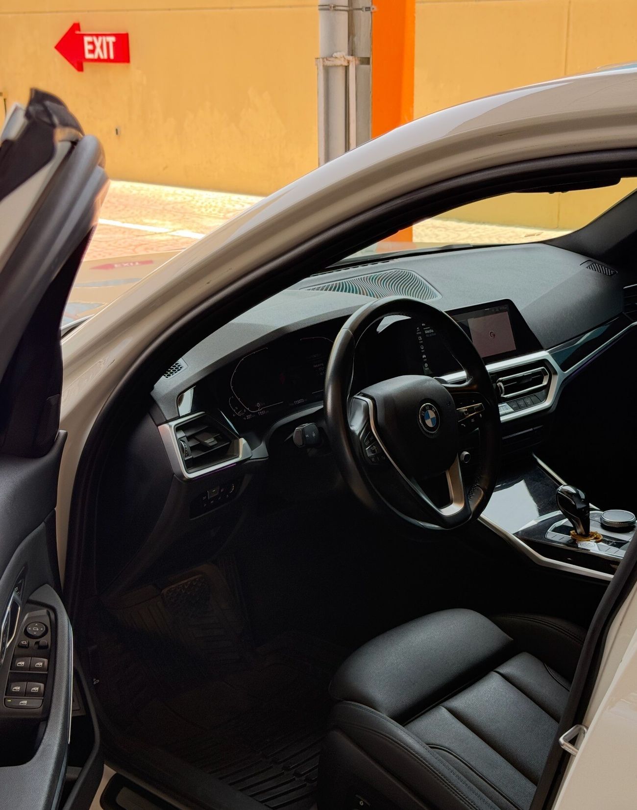 BMW 330i Exclusive 2.0L (255 HP)