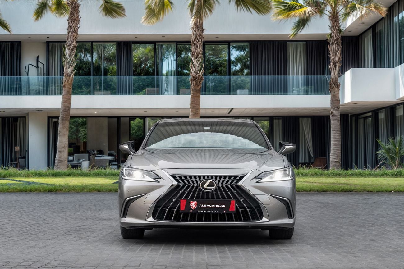 Lexus ES300h ES 300h | 3,232 P.M | 0% Downpayment | Low Milage!