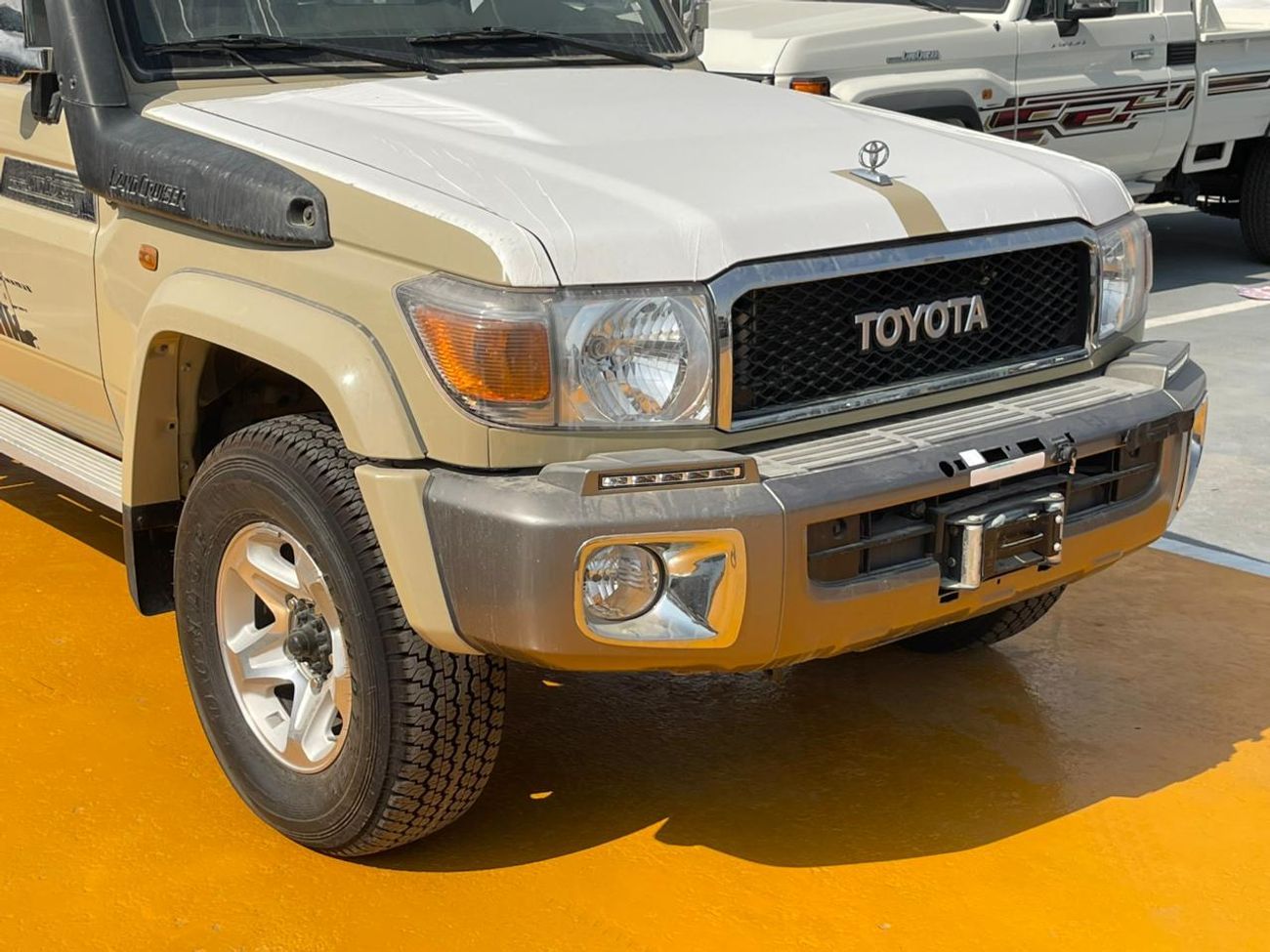 تويوتا لاند كروزر بيك آب Toyota LAND CRUISER DC MT PETROL 4.0L WIN-DIFF