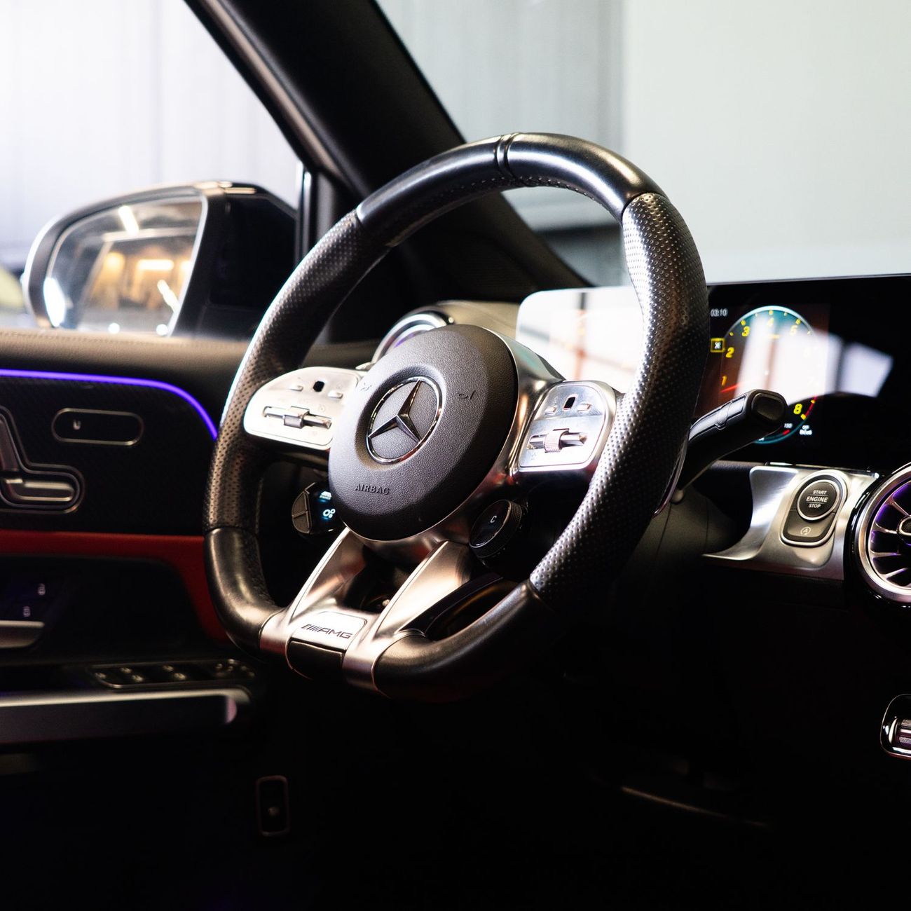 مرسيدس بنز GLB 35 AMG 4MATIC 2.0L (302 HP) AED 3,180  pm • 0% Downpayment • Mercedes GLB 35 AMG • 1 Year Warranty