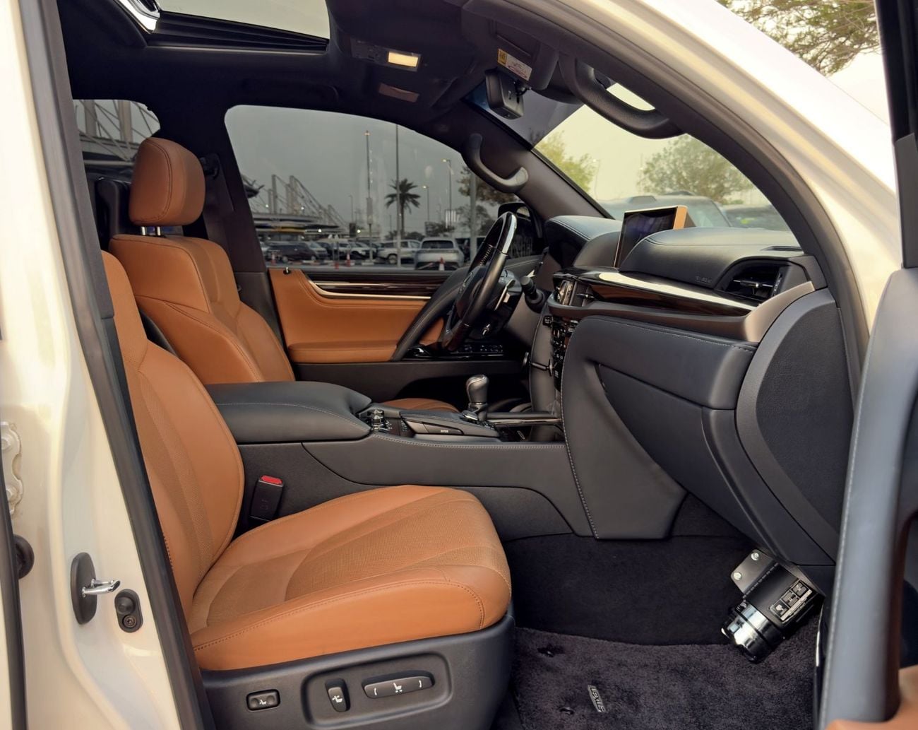 لكزس LX 570 بلاتينيوم لكزس LX 570 بلاتينيوم 2021، بمواصفات دول مجلس التعاون الخليجي