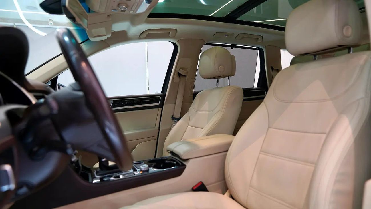 Volkswagen Touareg SPECIAL V6 || GCC || FULLY LOADED || UNIQUE || DEPENDABLE || LIKE