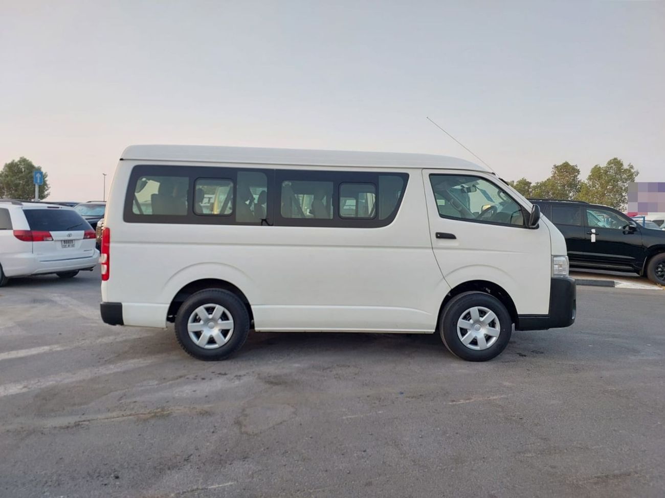Toyota Hiace TOYOTA HIACE VAN RHD 2017 MODEL 2.7 L PETROL AUTOMATIC(PM27593)