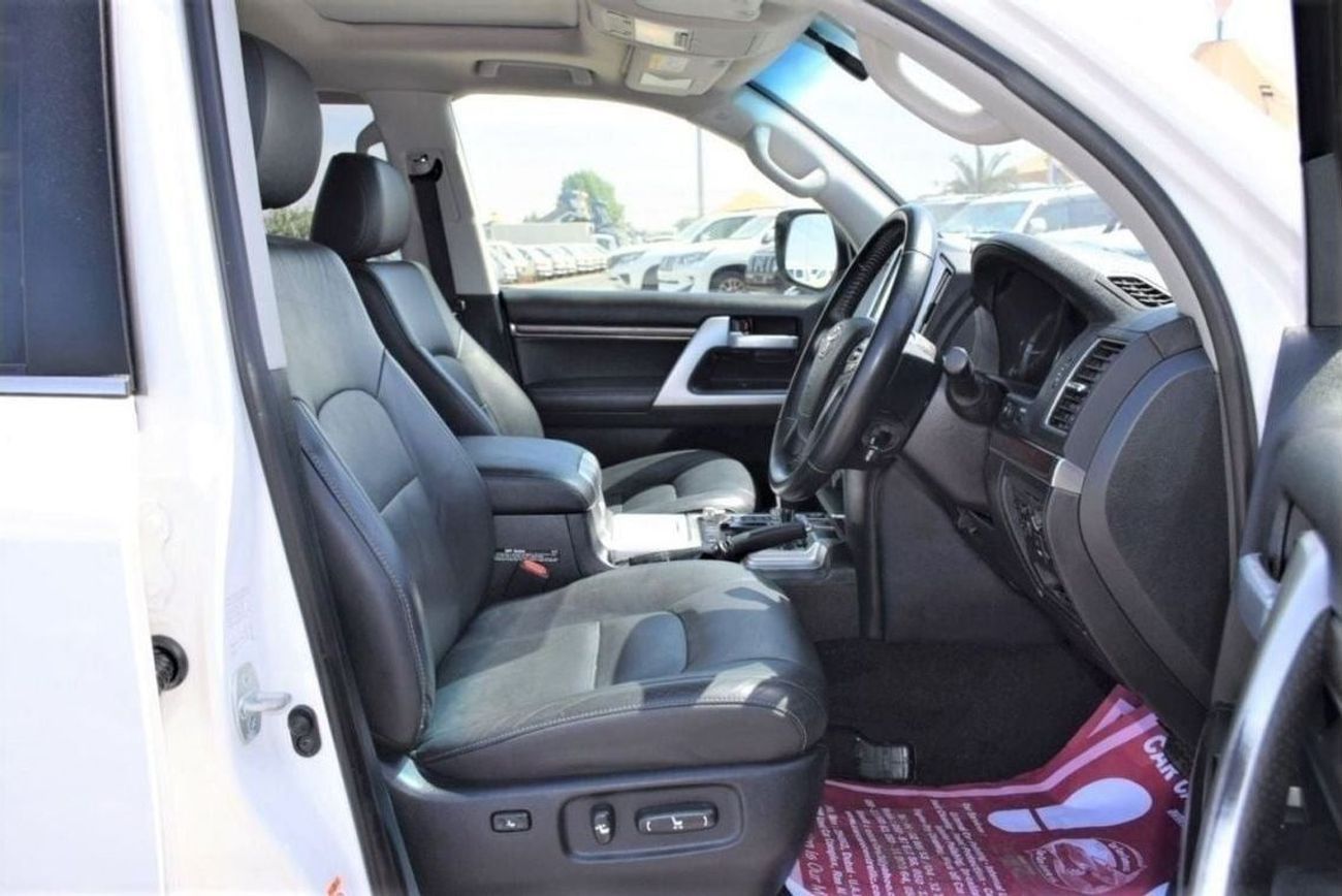 تويوتا لاند كروزر V8 Diesel 4.5L (Right Hand)